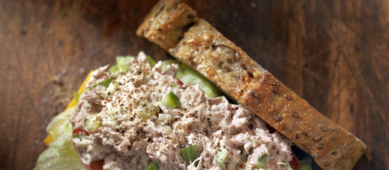 Kanapka z pastą z tuńczyka