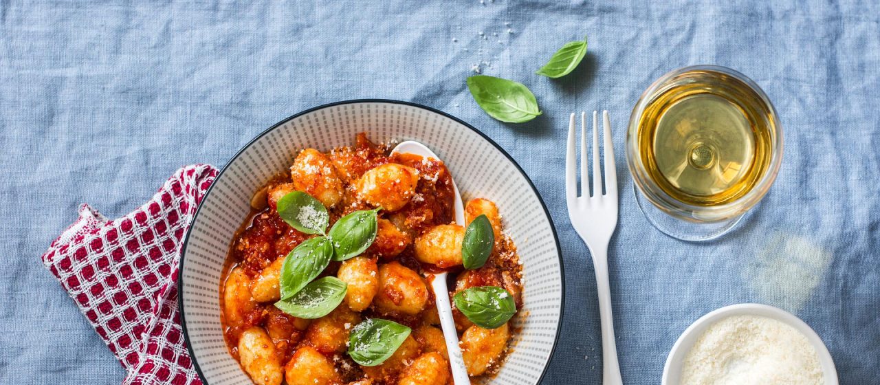 Makaron z sosem pomidorowym