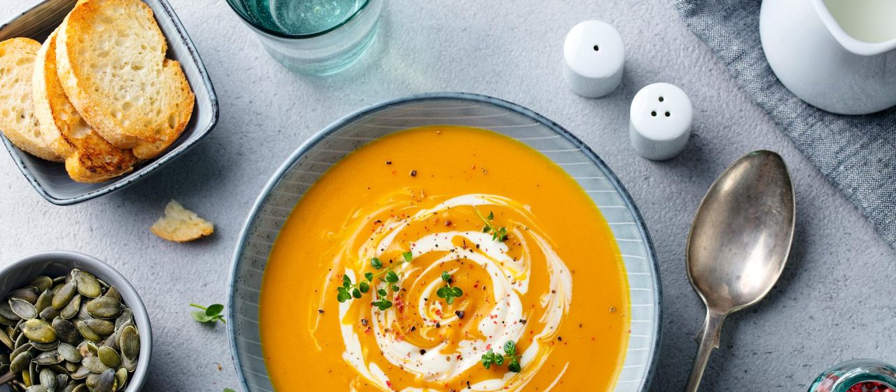 Pikantna zupa dyniowa