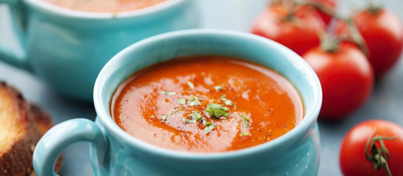 Zupa pomidorowa z czerwoną papryką