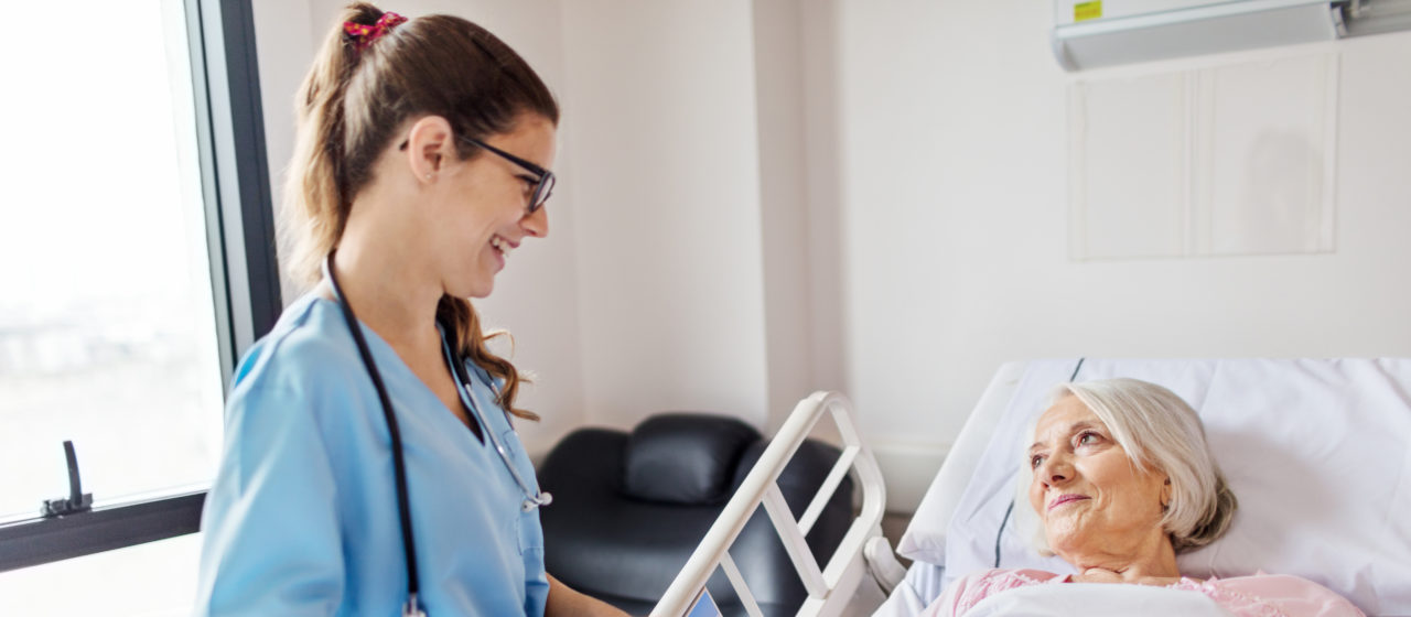 Starsza kobieta - odleżyny