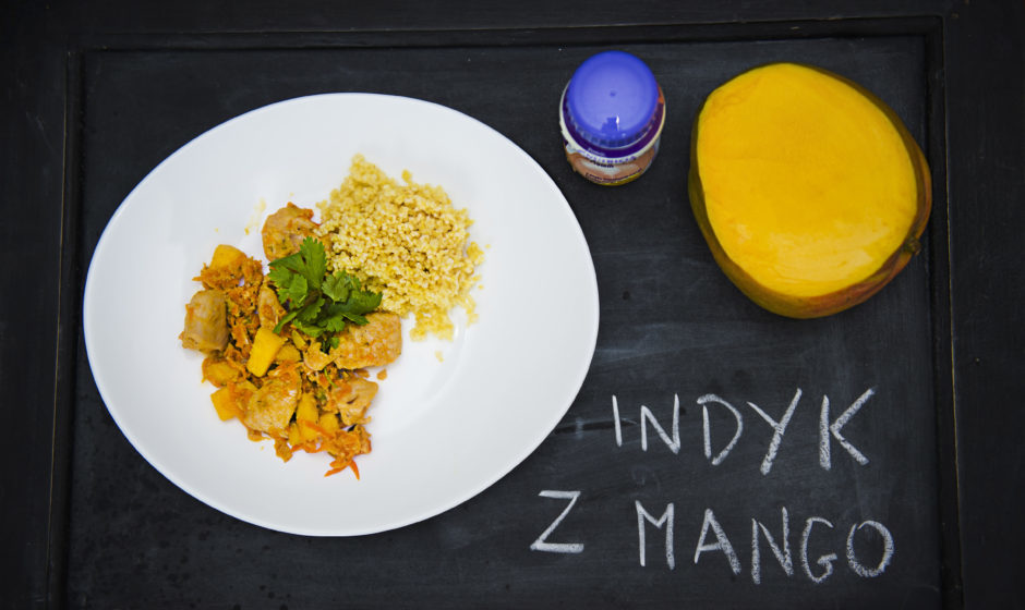 Indyjski indyk z mango na kaszy jaglanej