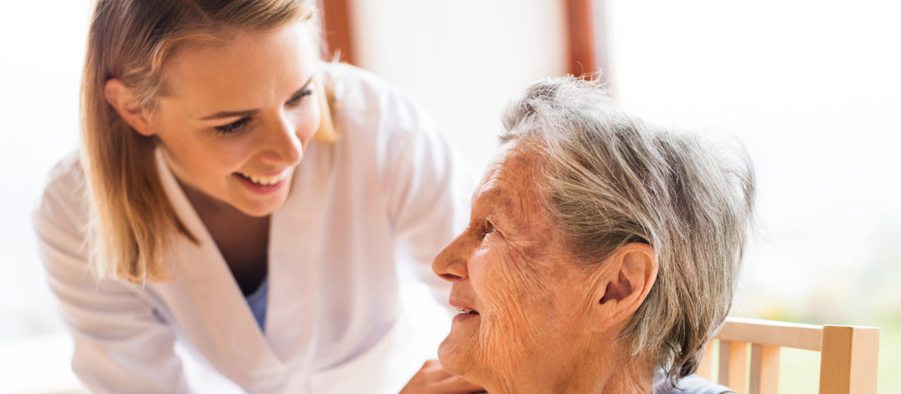 Opiekun osoby chorej na Alzhaimera.