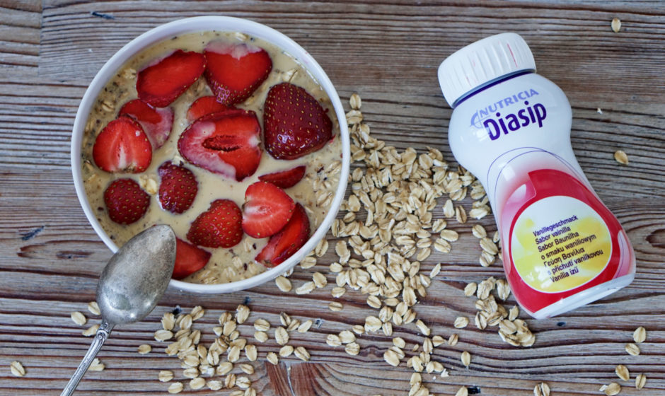 Owsianka z orzechami i truskawkami z waniliową nutą