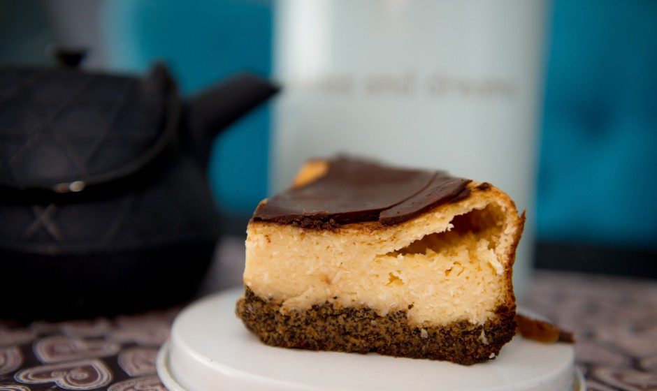 Sernik z makowym spodem