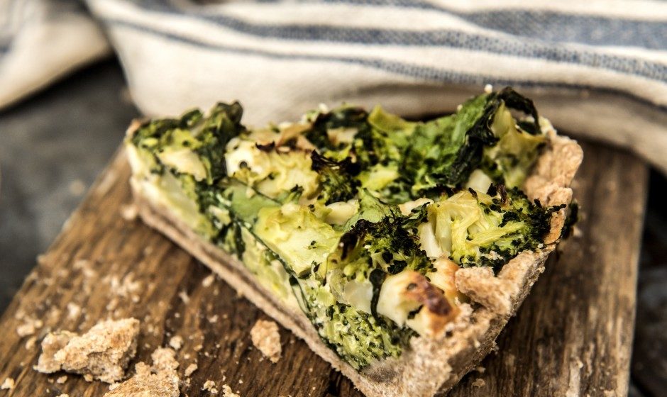 Tarta bezglutenowa ze szpinakiem, brokułami i serem feta