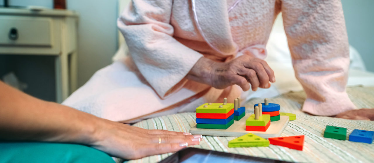 Testy neuropsychologiczne mogą pomóc w diagnozowaniu choroby Alzheimera.