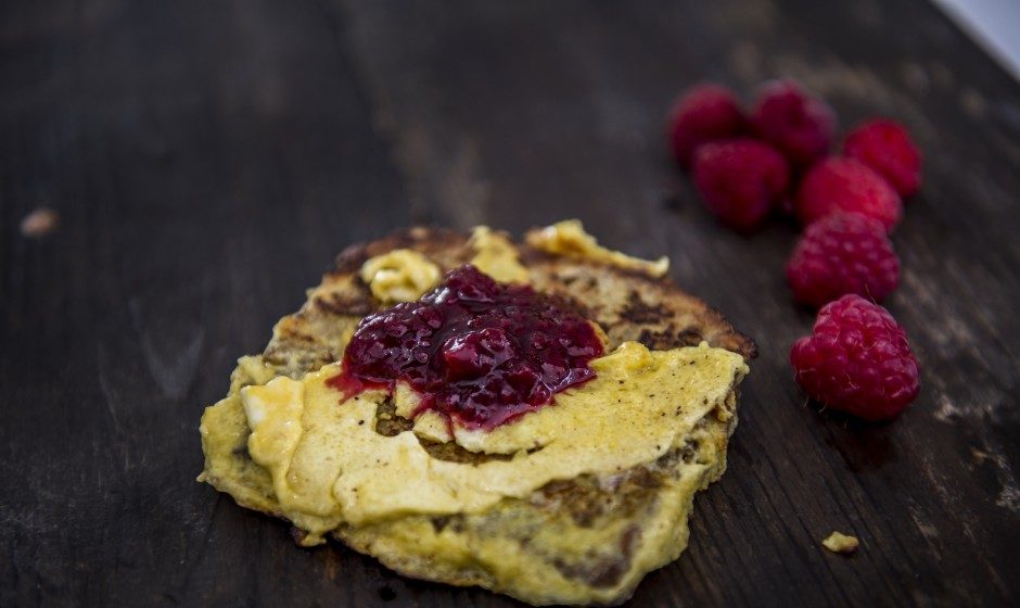 Tosty francuskie z konfiturą malinową